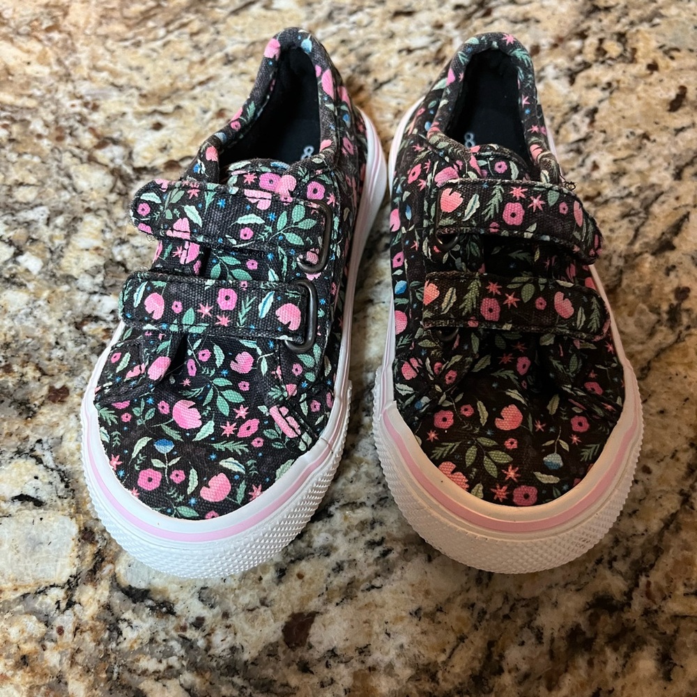 Wonder Nation floral toddler shoe